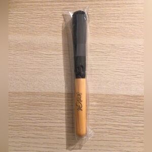 Jesse's Girl Makeup Brush 🎁